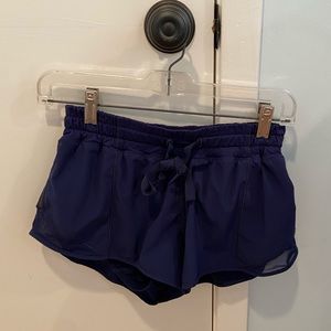 DISCONTINUED NAVY Lululemon Hotty Hot Shorts 2.5”